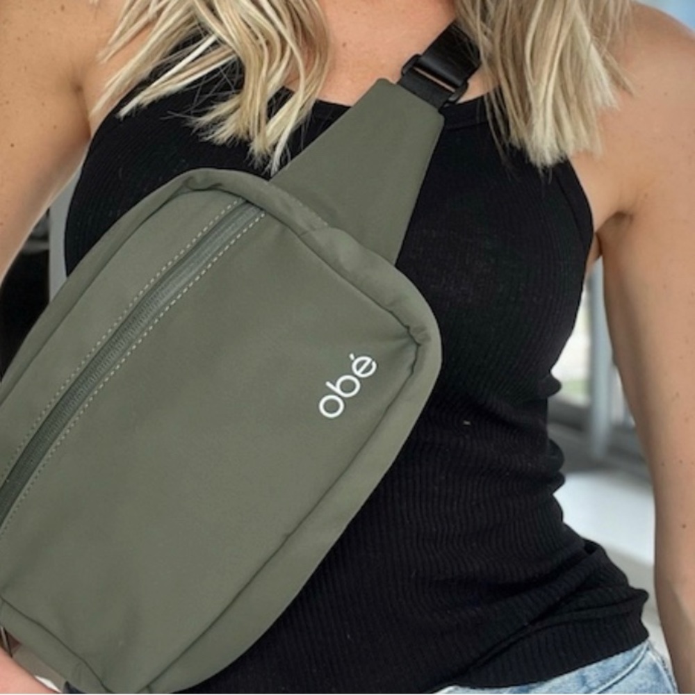 obé x fabfitfun waist pack